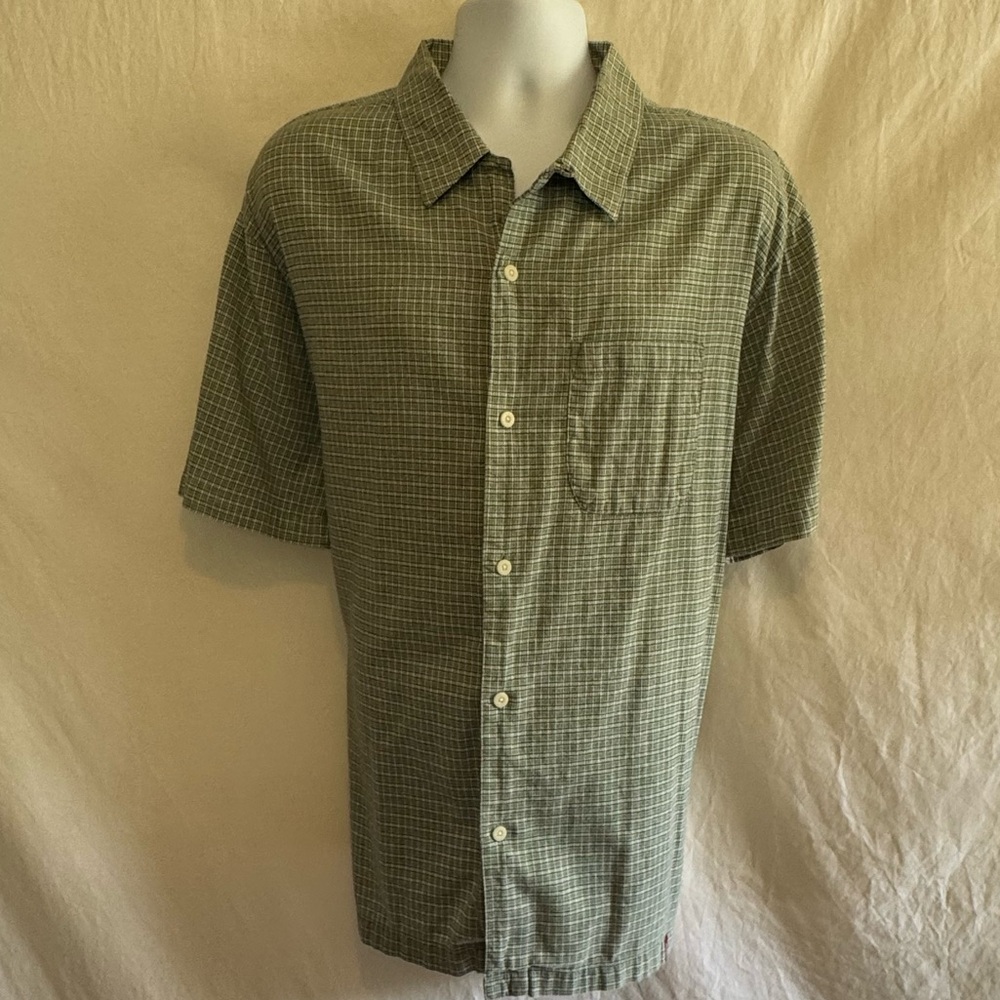 A-80 Men's Levi’s Green Checkered Short Sleeve Button Down Shirt Size L